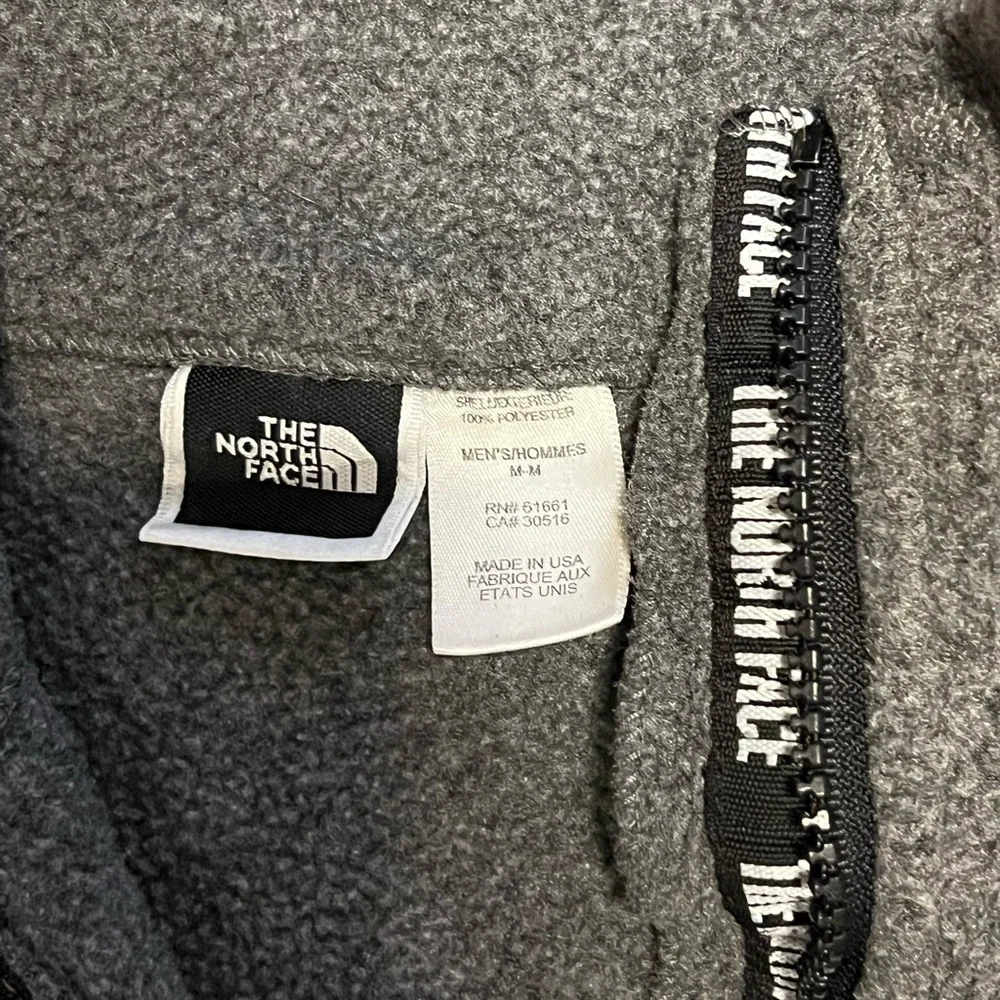 The North Face Men's Gray pullover Sweater Size Medium‎